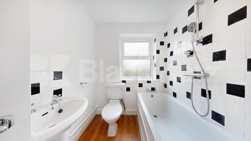 Two Bedroom First Floor Flat in Character Conversion, New Barnet Bulwer Road, New Barnet